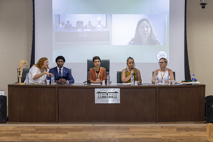 Além de Siyabulela Mandela, compuseram a mesa de abertura Raiane Assumpção, Ellen de Lima Souza, Suzan Pantaroto e Karen Spadari