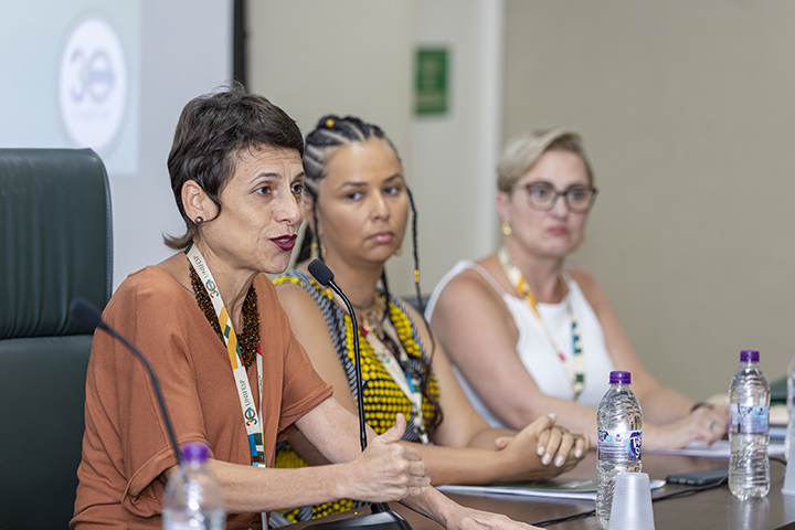 Raiane Assumpção, reitora da Unifesp, durante a mesa de abertura