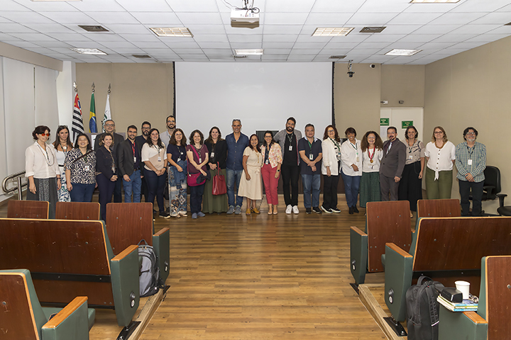 Coodenadores(as) e equipe da Prograd reunidos(as)