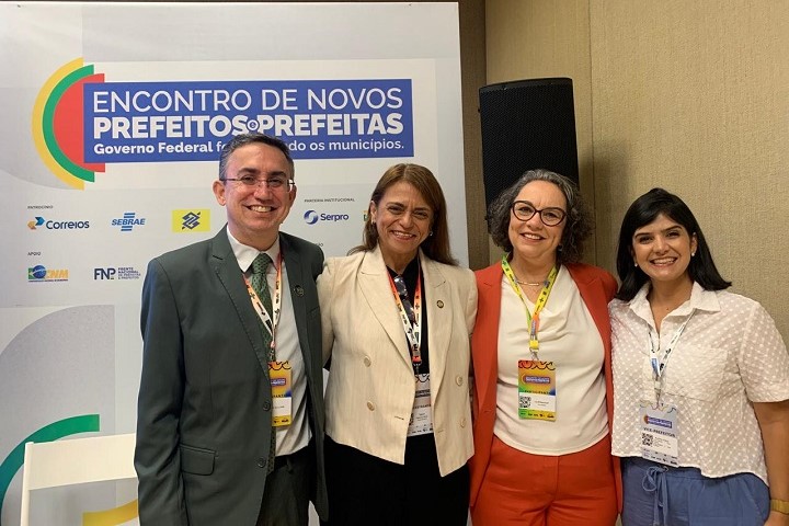 Parceria da Unifesp com Prefeitura de Santos foi destaque em Encontro de Novos Prefeitos e Prefeitas, em Brasília. Da esquerda para a direita: Odair Aguiar Jr, Tania Mara Francisco, diretora da Difes/SeSU, Lia Bittencourt e Audrey Kleys (Créditos: Arquivo Pessoal)