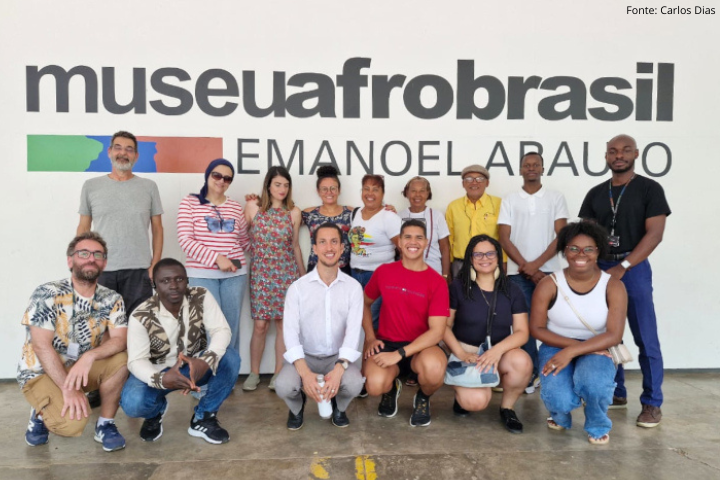 Imagem mostra participantes do I Encontro de Estudantes Internacionais