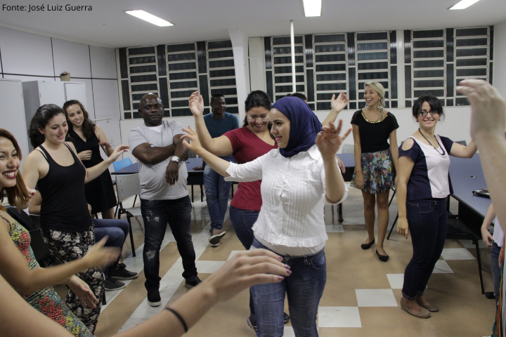 Imagem mostra atividade realizada pelo projeto Memorial Digital do Refugiado (MemoRef)